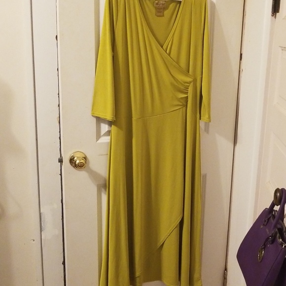 Dress - Picture 3 of 4